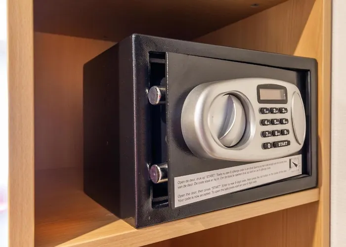 巴斯琛哥罗普酒店 3*